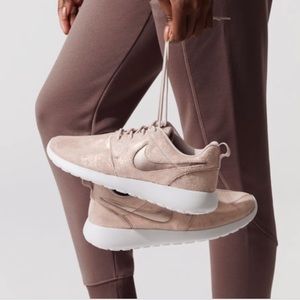 Brand New Nike Roshe One Premium